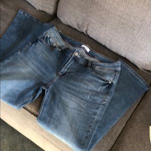 Kenzie Distressed Stretch Jeans - sz 10